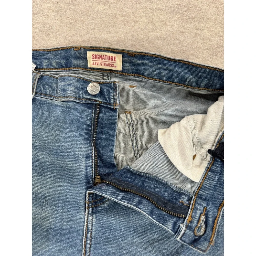 Signature by Levi Strauss & Co. signature by